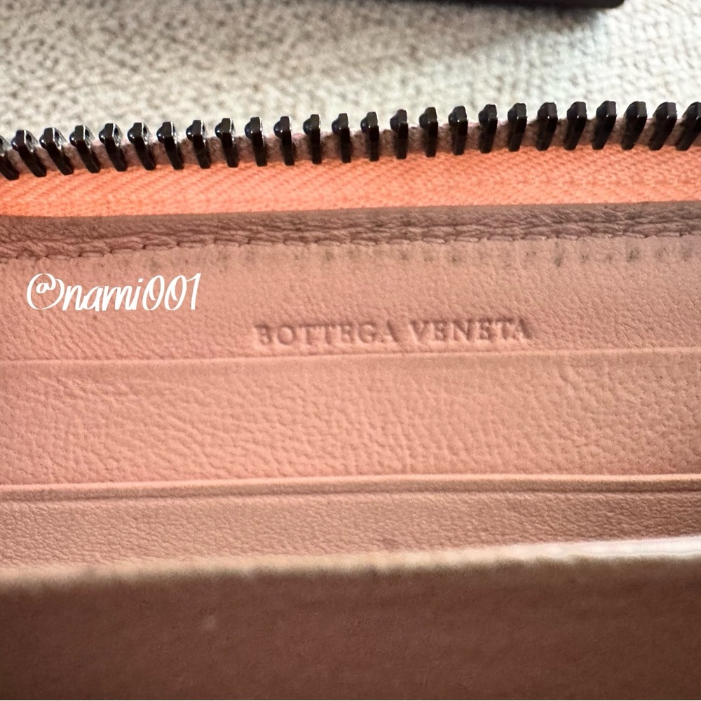 Bottega Veneta Blush Woven Leather Wallet - Picture 10 of 11